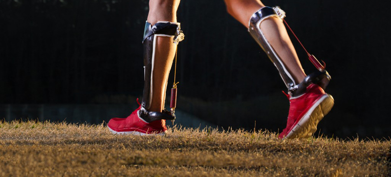 Illustration for article titled Desarrollan unas botas exoesqueleto que mejoran la forma de caminar